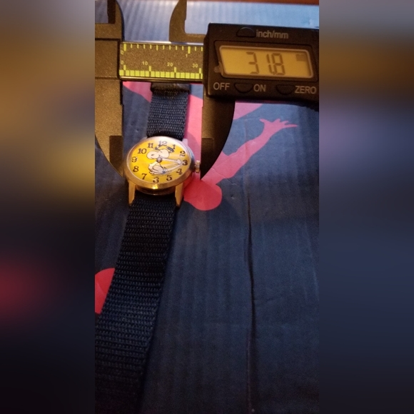 Snoopy United Features swiss Watch & Mickey Mouse Registered Edition Swiss Watch - Picture 6 of 9